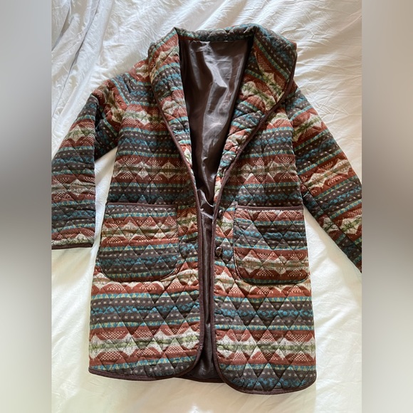 Hand Crafted Women's Geo-Motif button up lined hooded jacket - Picture 3 of 4